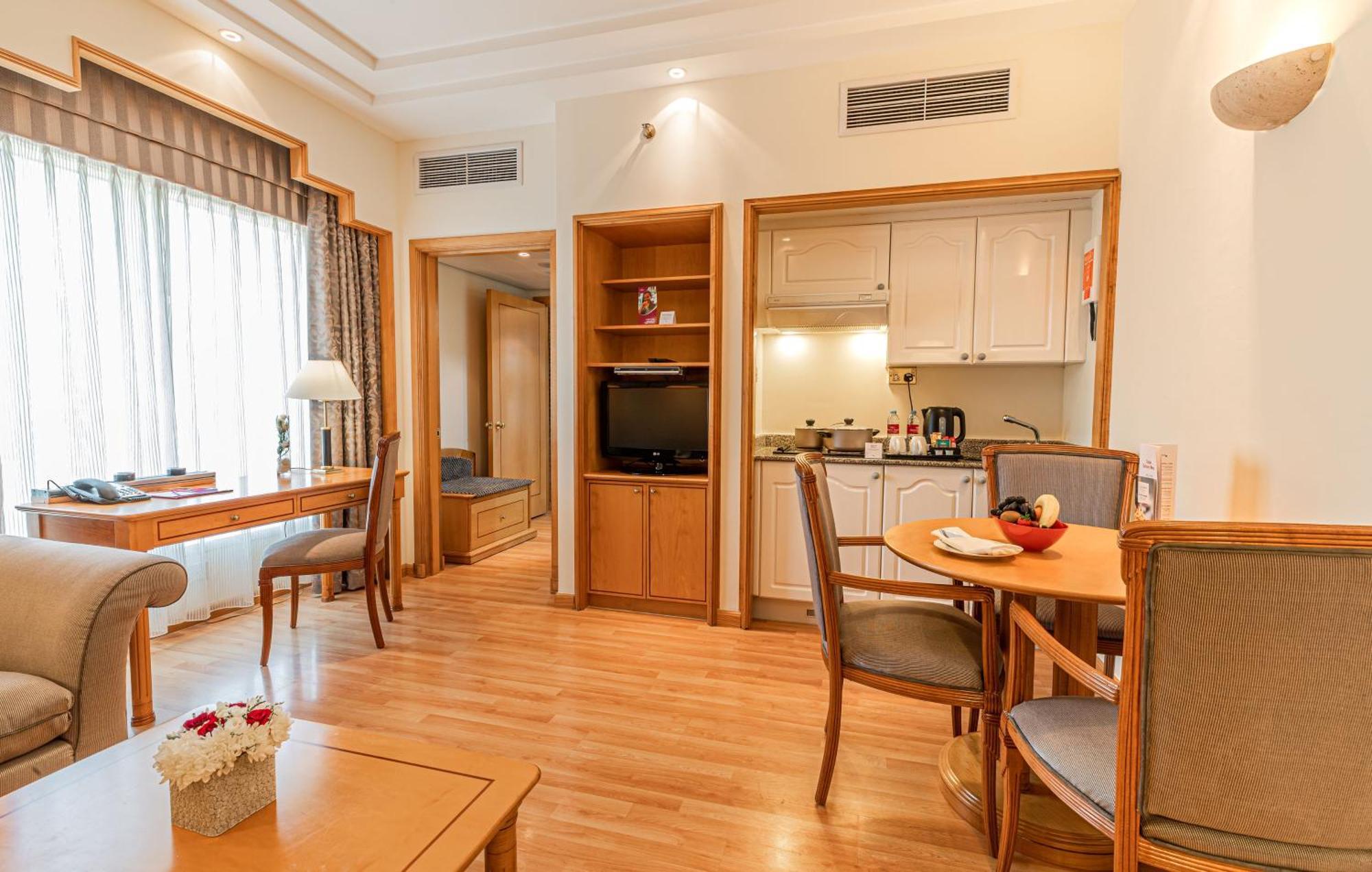 Hotel Millennium Downtown Abu Dabi Exterior foto A typical apartment