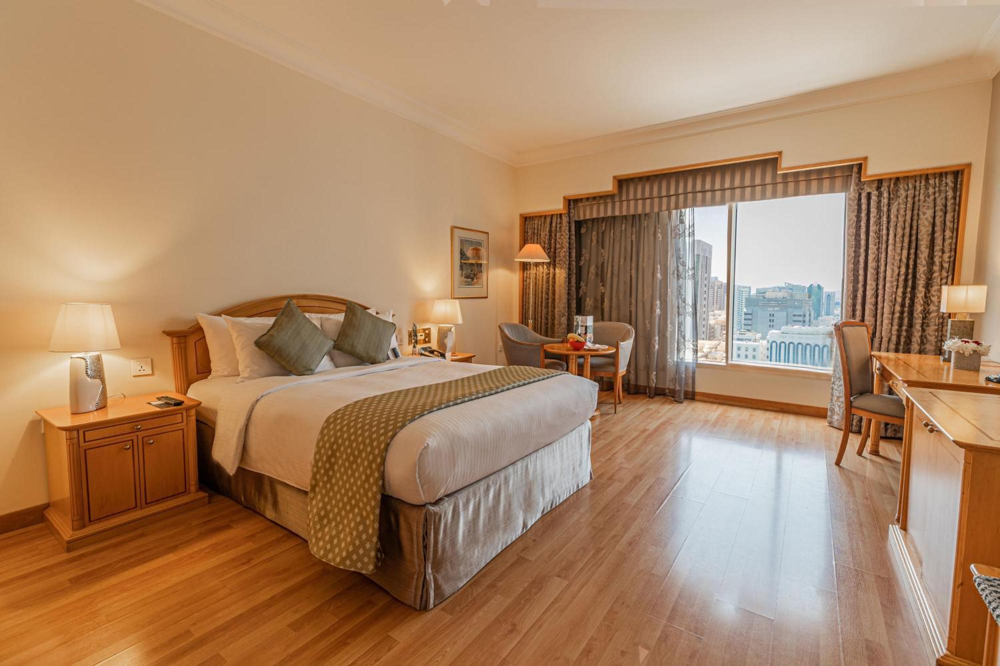 Hotel Millennium Downtown Abu Dabi Exterior foto A room at the hotel